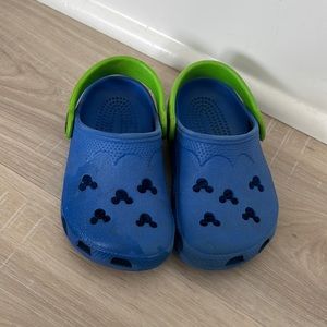 Disney Mickey crocs! Size 6/7 toddler